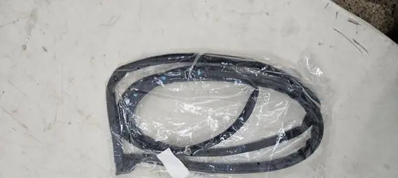 Opel Mokka Sliding door rubber seal 95384110