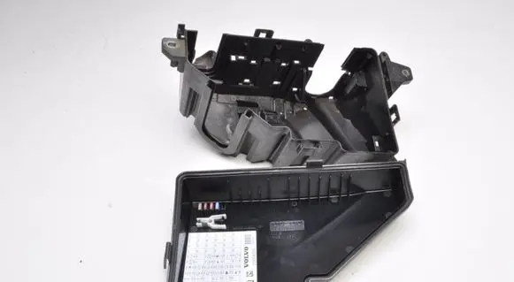 Volvo XC60 Fuse box cover 31398001
