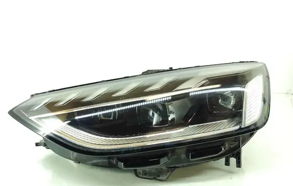 Audi A4 S4 B9 8W Headlight/headlamp LE18A6425 030111723500