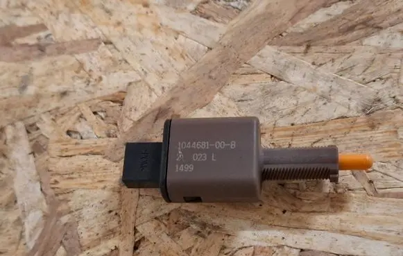 Tesla Model 3 Brake pedal sensor switch 104468100B