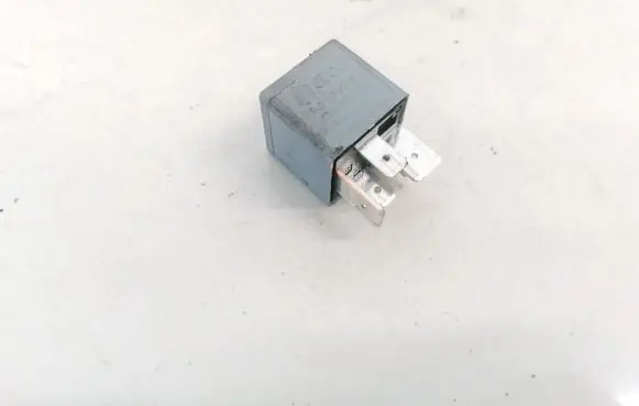 Volkswagen PASSAT B6 Other relay 1k0906381 v23134-b52-x426