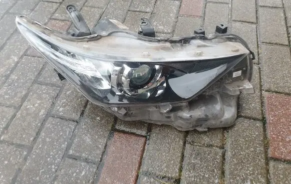 Toyota Auris E180 Headlight/headlamp 8111002K30