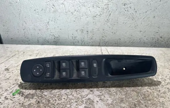 Renault Megane III Electric window control switch 809610016R 9194146