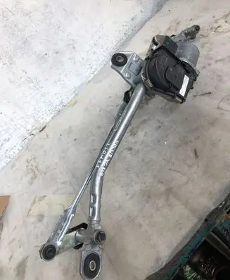 Volvo XC40 Front wiper linkage and motor 32328139