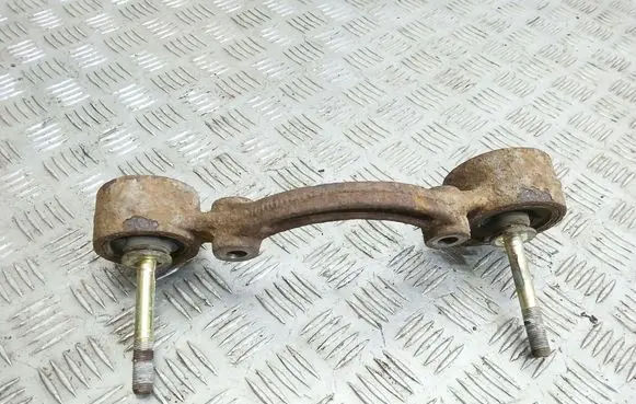 Toyota RAV 4 (XA20) Rear differential mounting bracket 