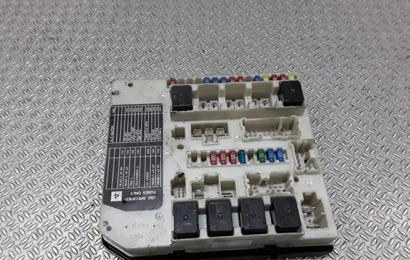 Nissan Prairie Fuse module 284B7EN02A