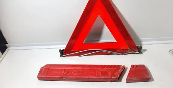 Audi A4 S4 B5 8D Emergency warning sign 27R03275