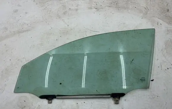 Toyota Avensis T250 Front door window glass four-door 43R00050