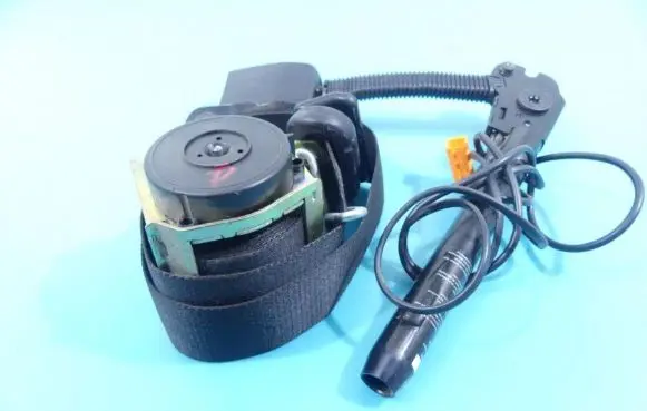 Ford C-MAX I Front seatbelt 3M51-R61208-BE IMPRK1154429