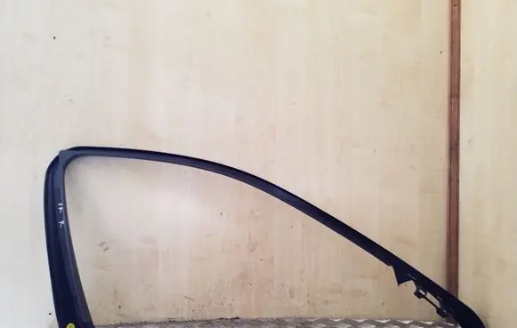 Mercedes-Benz C W204 Front door window/glass frame A2047250271