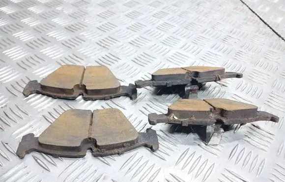 BMW 5 E34 Brake pads (front) 