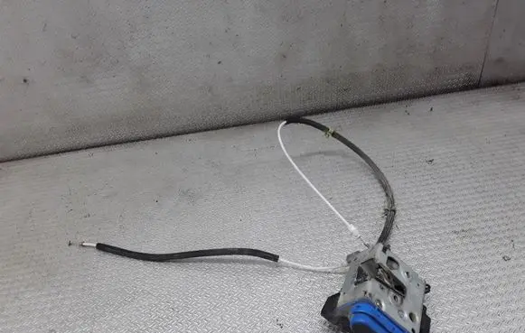 Audi A8 S8 D2 4D Rear door lock 4D0839015A