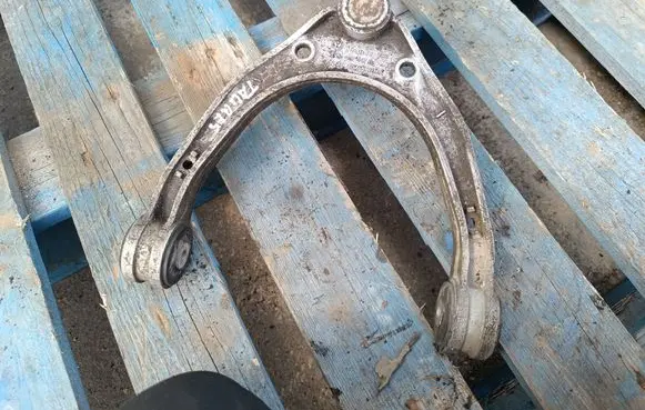 Volkswagen Touareg I Front lower control arm/wishbone 7l0407047b