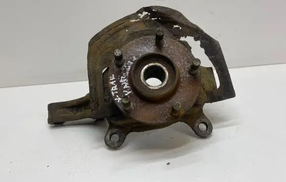 Nissan X-Trail T30 Front wheel hub
