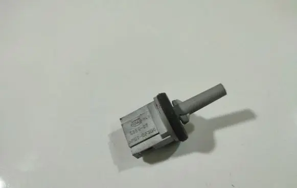 Volkswagen Touareg I Interior temperature sensor 1J0907543B