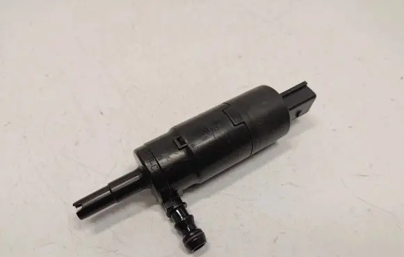 BMW 3 E90 E91 Headlight washer pump 8377430 67128377430 67120154875