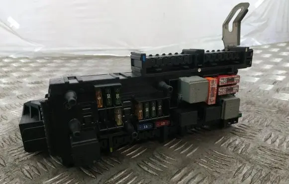 Mercedes-Benz E W212 Fuse box set A2129060005 A2129012304