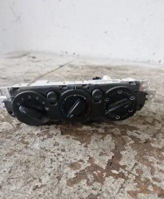 Ford C-MAX I Climate control unit 3M5T19980AD 69607320