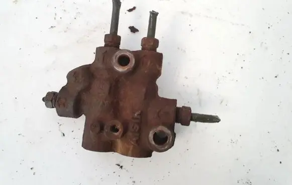 Toyota Avensis T220 Brake power pressure regulator 