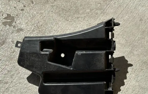 Volvo V60 Front bumper mounting bracket 30796626