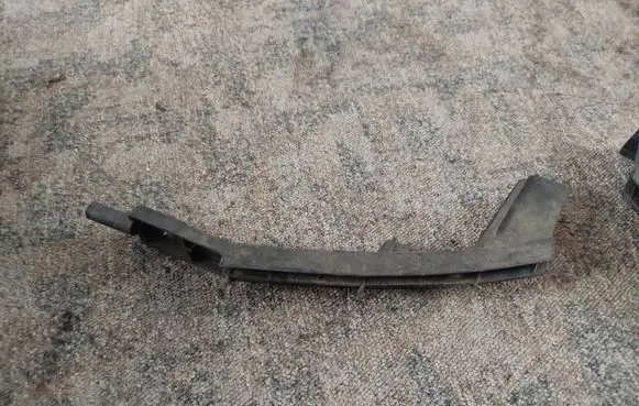 Audi TT Mk1 Rear bumper mounting bracket 8N0807454