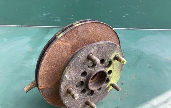 Front wheel hub spindle knuckle