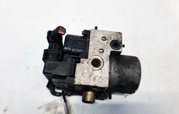 Volkswagen PASSAT B5 ABS Pump 027300428