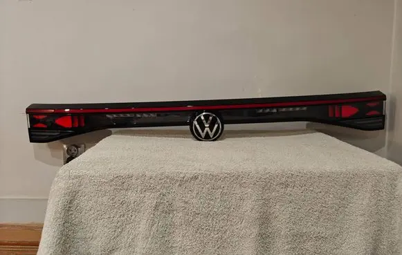 Tailgate rear/tail lights