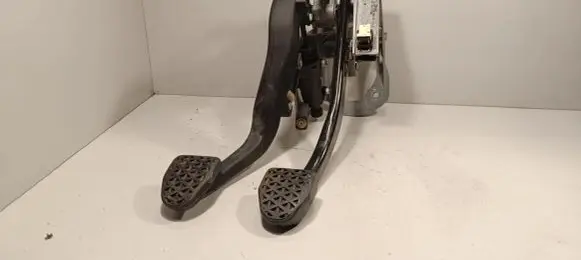 BMW 1 F20 F21 Pedal assembly 6762250