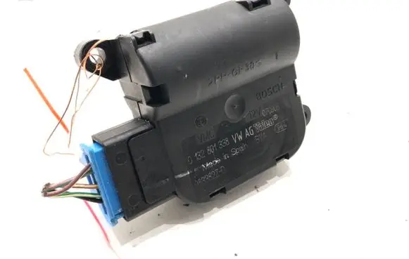 Volkswagen Jetta V Air flap motor/actuator 0132801338