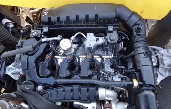 Peugeot 208 II Engine HNE
