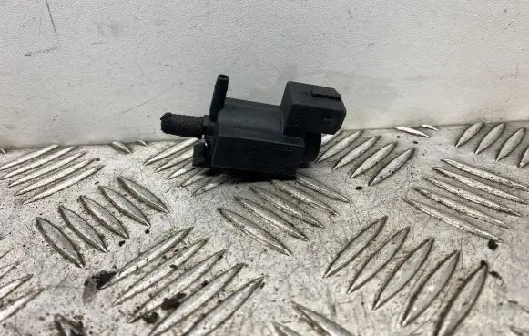 BMW 5 F10 F11 Turbo solenoid valve 7810831