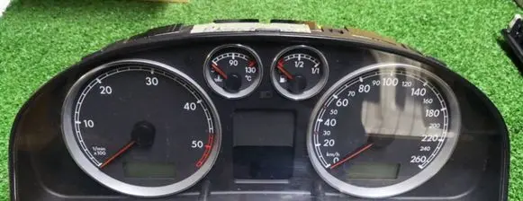 Speedometer (instrument cluster)
