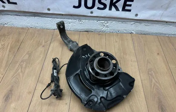 Mercedes-Benz S AMG W222 Front wheel hub 2221901 A2225401404