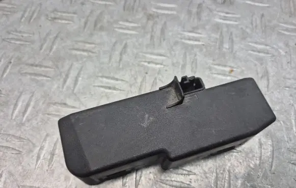 Opel Insignia A Fuse box cover 13222785