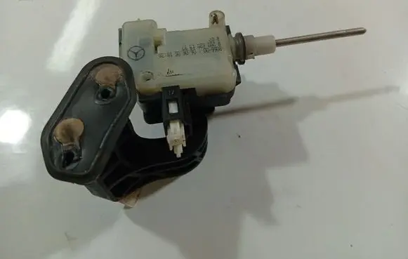 Mercedes-Benz A W169 Central locking motor A2038201997