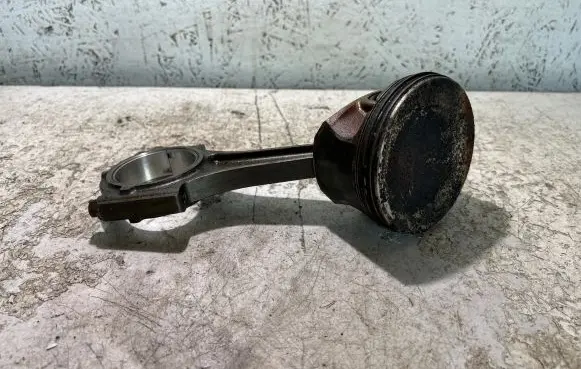Dodge Challenger Piston with connecting rod