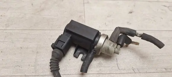 Volkswagen PASSAT B5.5 Turbo solenoid valve 1J0906627A 72290325 1J0906627