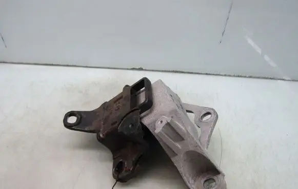 Mazda 3 Gearbox mounting bracket 