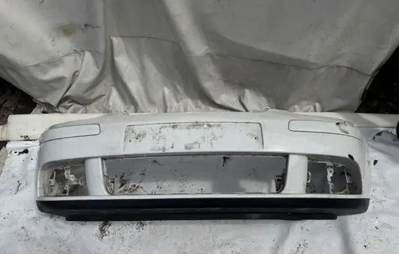 Volkswagen Golf V Front bumper