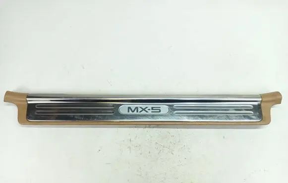 Sill/side skirt trim