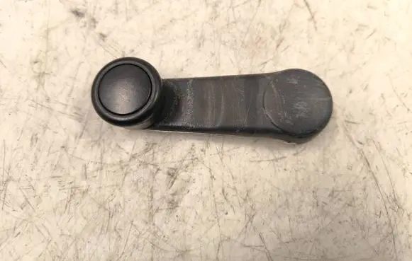 Audi 80 90 B3 Rear door window winding handle 443837575A