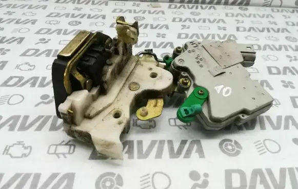Nissan Terrano Front door lock