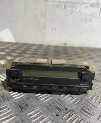 Volkswagen PASSAT B5 Climate control unit 5HB007617