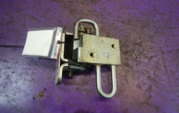 Audi A4 S4 B6 8E 8H Front door lower hinge 8E0833412