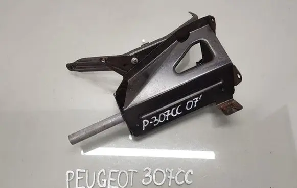 Peugeot 307 CC Radiator mount bracket