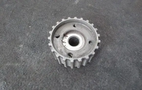 Volkswagen Golf III Crankshaft pulley 028105263