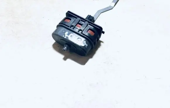 Mercedes-Benz E W210 Central locking vacuum pump 9061821282