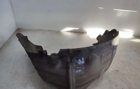 Rear arch fender liner splash guards