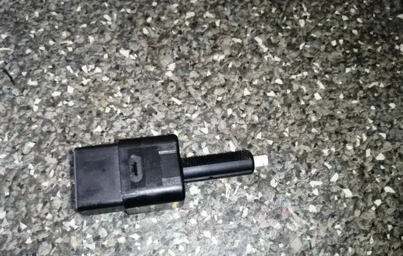 Nissan Juke I F15 Brake pedal sensor switch